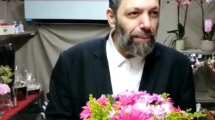 גברים תקנו פרחים: "זוכה לברכה והצלחה"