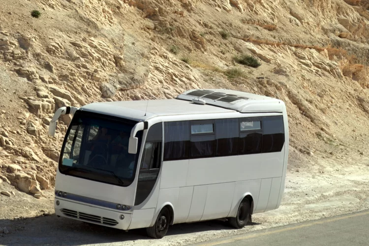 סיפור חמור: הגויה של שבת שהסיעה יהודים התגלתה כמיסיונרית