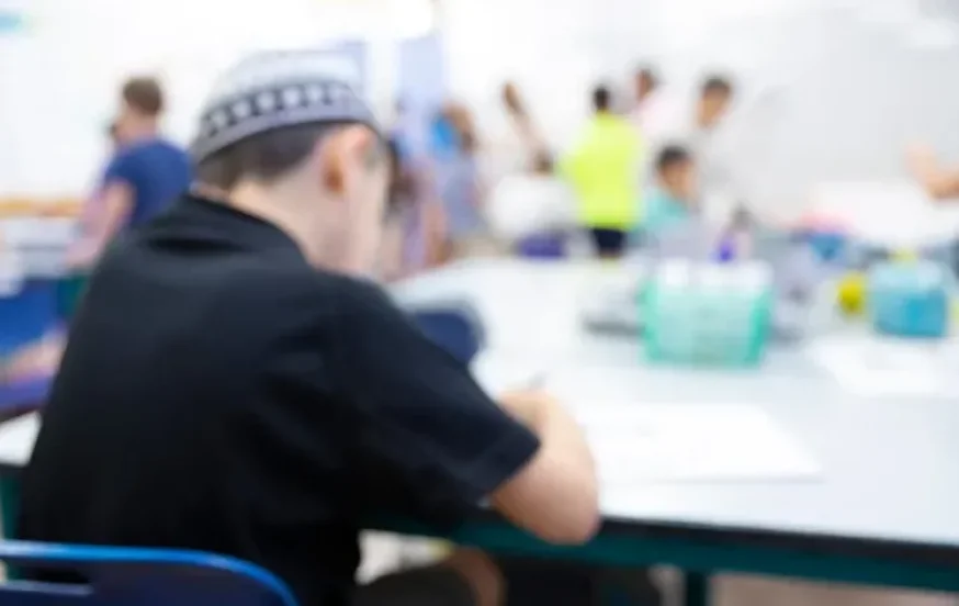 זעזוע: בטיול מטעם משרד החינוך הוצג לילדים שריפת שם השם זעזוע: בטיול מטעם משרד החינוך הוצג לילדים שריפת שם השם
