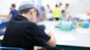 זעזוע: בטיול מטעם משרד החינוך הוצג לילדים שריפת שם השם