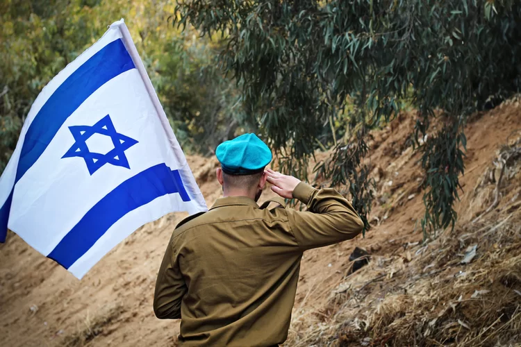 הלם: קיבל קנס בגלל דגל ישראל! "הם תלשו לי את הלב שלי"