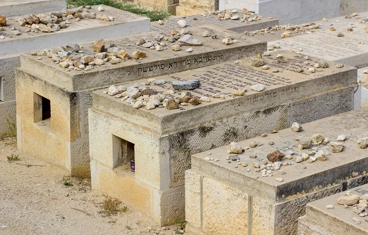 הרב הראשי על המיסיונרים שהתחזו ליהודים: "להוציא האישה מקברה"