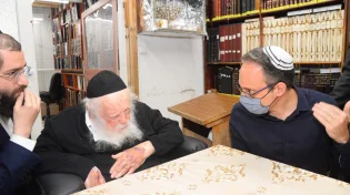 מרן שר התורה לפרופסור בליצר: על כל אחד מגיל 12 להתחסן