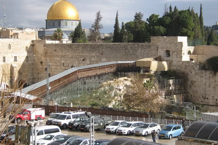 מהנדס בטיחות: חובה לסגור תוך חודשיים את גשר המוגרבים בכותל