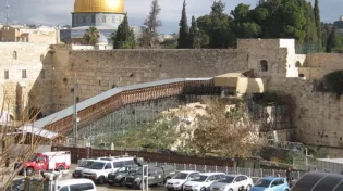 מהנדס בטיחות: חובה לסגור תוך חודשיים את גשר המוגרבים בכותל