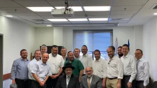 הרב הראשי הגר"ד לאו לרבני ארה״ב כן לייעול - לא לחיסול הרבנים