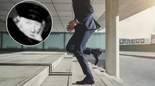 מה אמר החפץ חיים לתלמידו שברח מהכבוד?