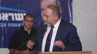 ליברמן בגזירה על האברכים - סבסוד מעונות רק לשני הורים עובדים