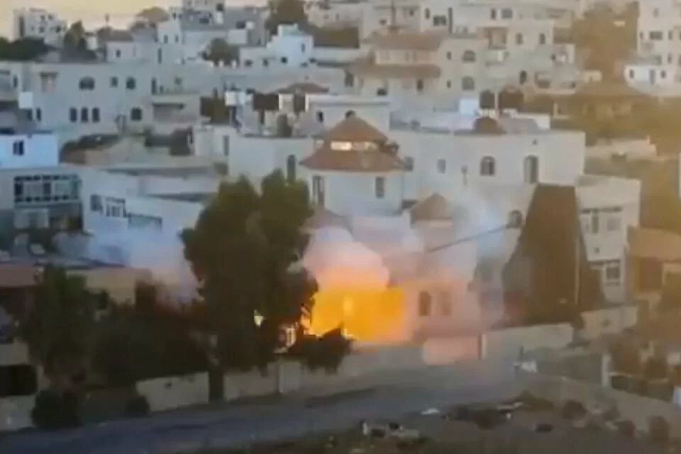 הבוקר: צה"ל הרס את בית המחבל שרצח את בן הישיבה יהודה גואטה הבוקר: צה"ל הרס את בית המחבל שרצח את בן הישיבה יהודה גואטה