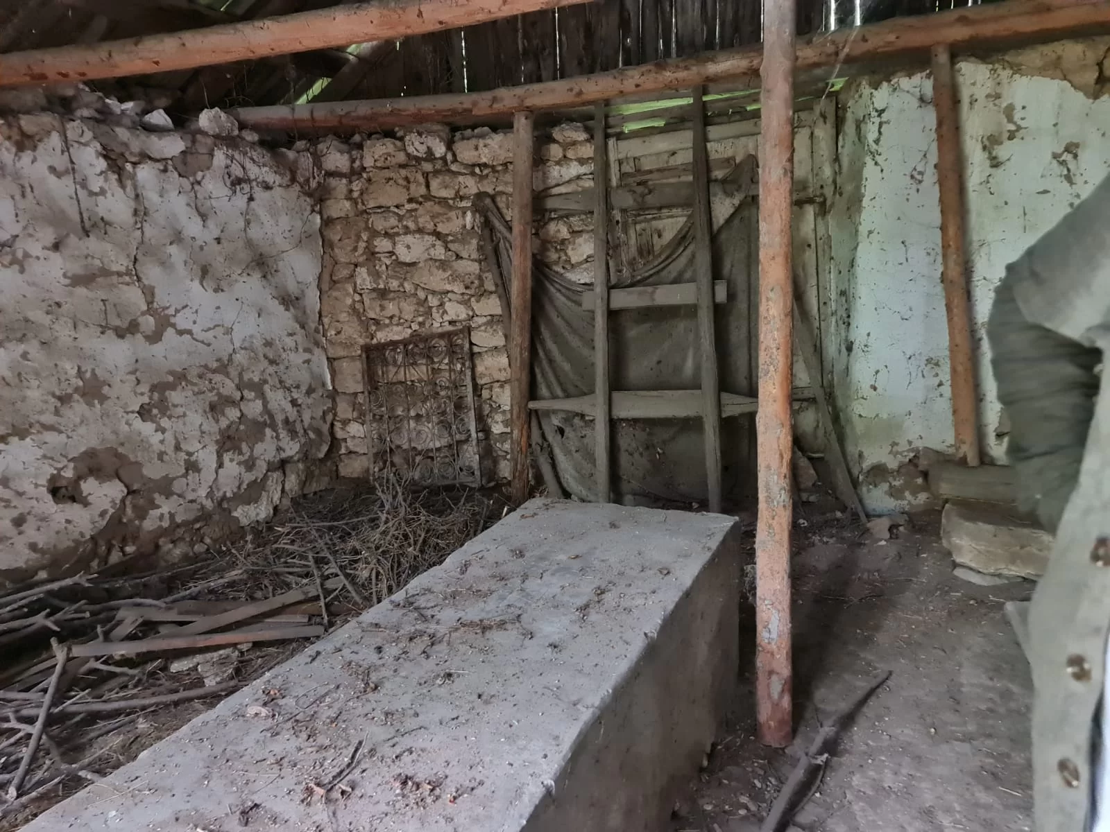 תגלית היסטורית: במהלך שיפוץ בית עלמין נמצא חדר הטהרה העתיק תגלית היסטורית: במהלך שיפוץ בית עלמין נמצא חדר הטהרה העתיק