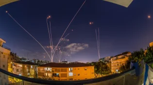 מדוע איראן מממנת את החמאס והחיזבאללה - ומתנכלת אלינו?