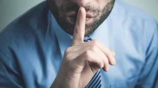 שימו לב: מה הקב"ה מבקש מאתנו לא להגיד?