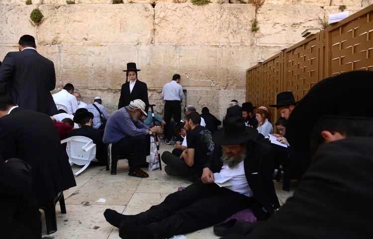 שימו לב: הדינים שצריך לנהוג בליל תשעה באב שימו לב: הדינים שצריך לנהוג בליל תשעה באב