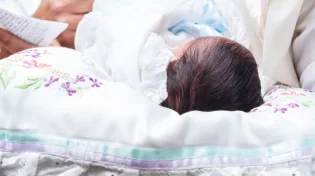 מצמרר: התינוק היה ללא רוח חיים לאחר הברית - הזעיקו את הצדיק