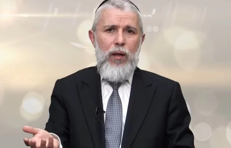 "תניח את הפתק!": זו תגובתו של הסטפיילר לרב זמיר בילדותו "תניח את הפתק!": זו תגובתו של הסטפיילר לרב זמיר בילדותו