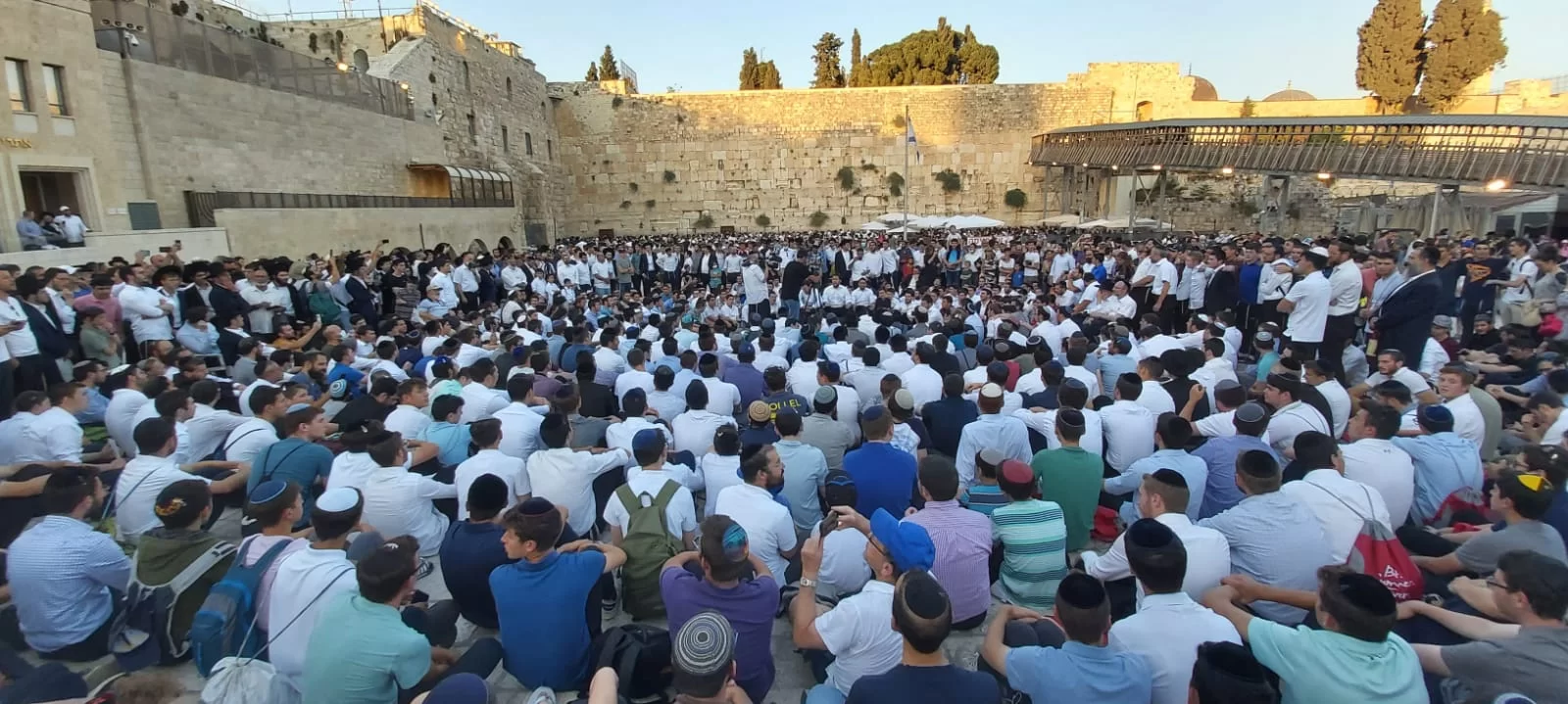 מרגש: אלפים פקדו את רחבת הכותל המערבי בצאת הצום