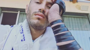 הזמר נתן גושן הכריז בפני קהל שלם: "אני שומר נגיעה"