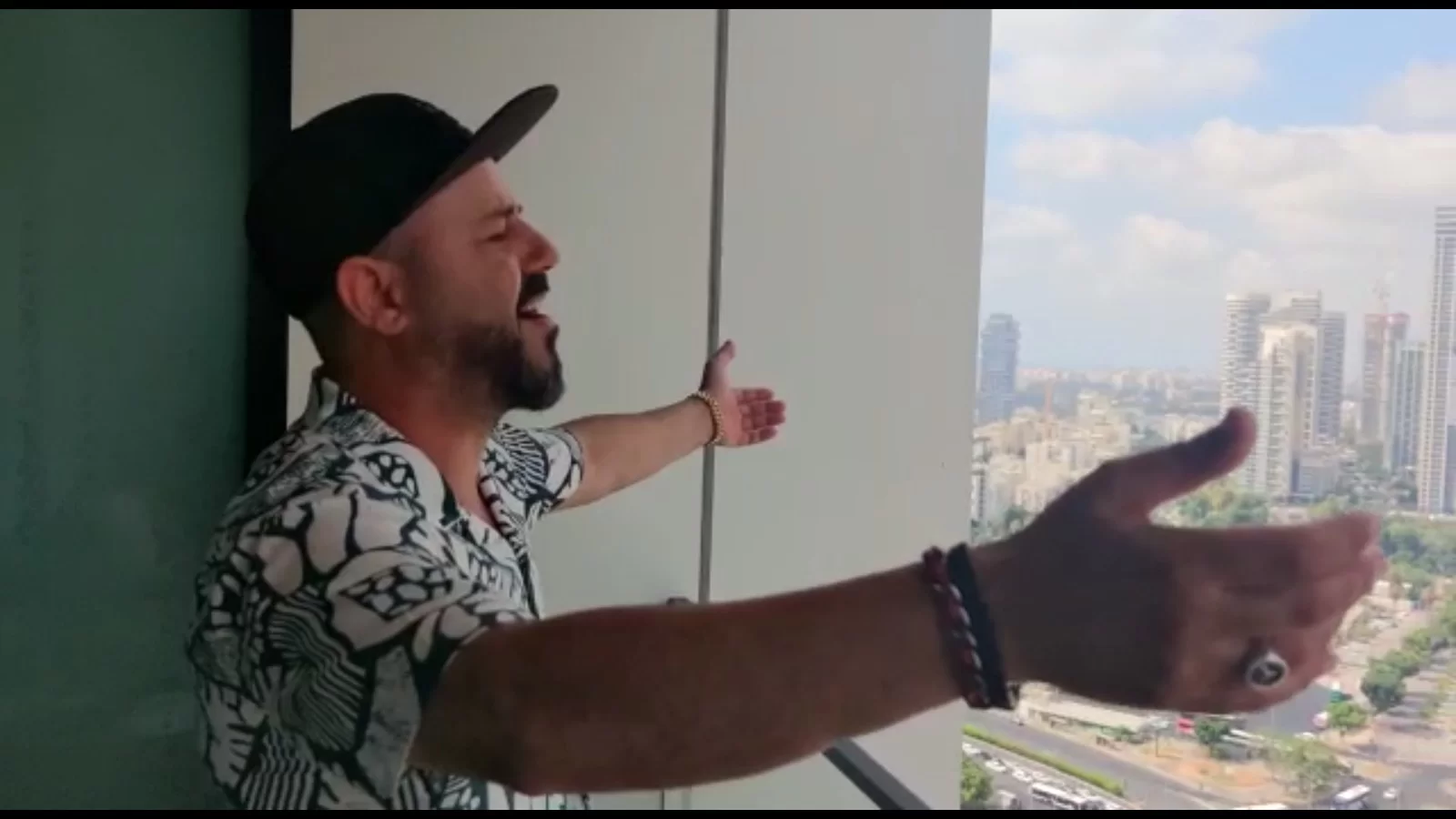 ככה מתחברים; קידוש ה’: מול חצי מדינה החל לזעוק "שמע ישראל"