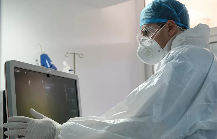 מקרה נדיר באסותא: תינוקת נולדה בריאה ובבטן התגלתה כעובר מת מקרה נדיר באסותא: תינוקת נולדה בריאה ובבטן התגלתה כעובר מת