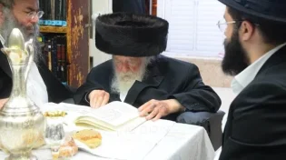 המקורב מבאר: מדוע מברך מרן הגר"ח קנייבסקי בקיצור בו"ה?
