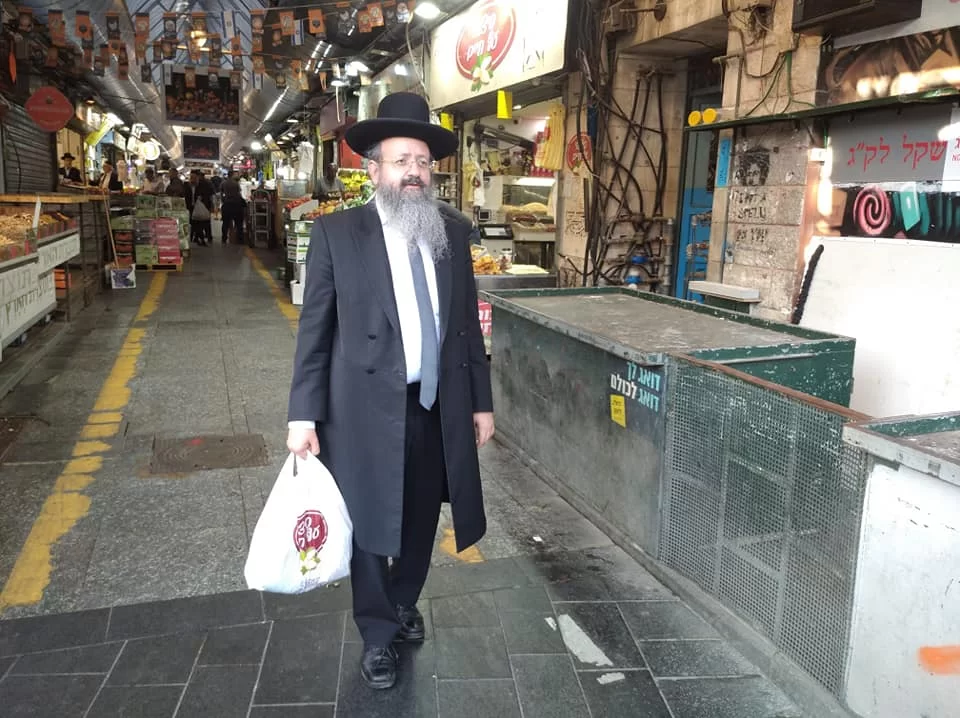 מה עשה המקובל הרב יצחק בצרי בשעה 6:30 בבוקר בשוק מחנה יהודה?