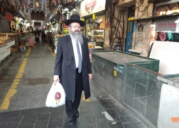 מה עשה המקובל הרב יצחק בצרי בשעה 6:30 בבוקר בשוק מחנה יהודה?