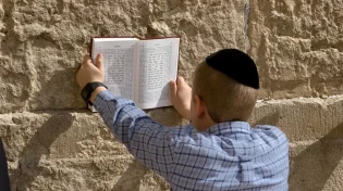 מפתיע: תשובת הכומר שהתגייר אל התלמיד לגבי אמיתותה של היהדות