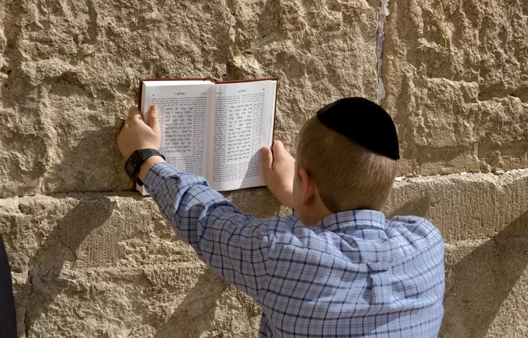 מפתיע: תשובת הכומר אל התלמיד היהודי לגבי אמיתותה של היהדות מפתיע: תשובת הכומר אל התלמיד היהודי לגבי אמיתותה של היהדות
