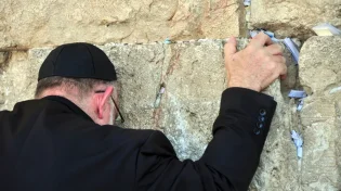 לא צפוי: החפץ חיים לתלמיד שלו: "בדוק את מצב השיניים שלי"