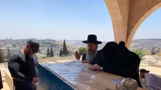 הרב יצחק בצרי: "הדליקו נר לכבוד צדיק זה ובע"ה תראו ישועות"