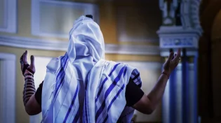 אם תספר את הסיפור תפטר מהעולם: המפגש של אליהו הנביא והגבאי
