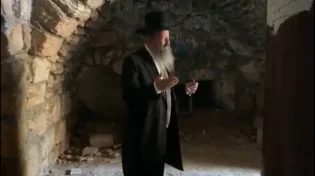 בחירוף נפש: המקובל נכנס לציונו של מיכה שנמצא בלב כפר מוסלמי
