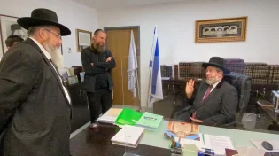צפו: הרב לאו חתם על שותפות עם חקלאי שומר שמיטה לקראת השביעית