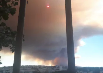 שריפת ענק במבואות ירושלים: עד כה ללא שליטה על האש