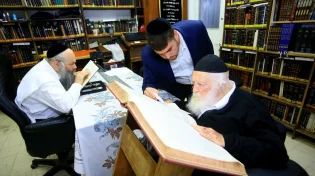 הגר"ח קנייבסקי נחשף לראשונה לכתבי אביו: "כתב היד נראה שלו"