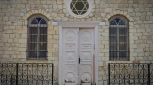 מסר מצמרר מעולם האמת בעקבות בניית בית כנסת בחצר ביתו