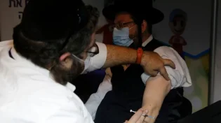 "החילונים התפעלו" היום בבני ברק: קוגל וטשולנט למתחסנים