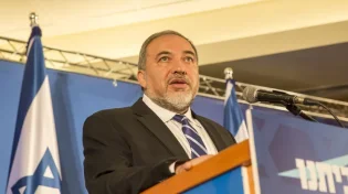הפרקליטים החרדים הגישו עתירה נגד גזירות ליברמן על הילדים