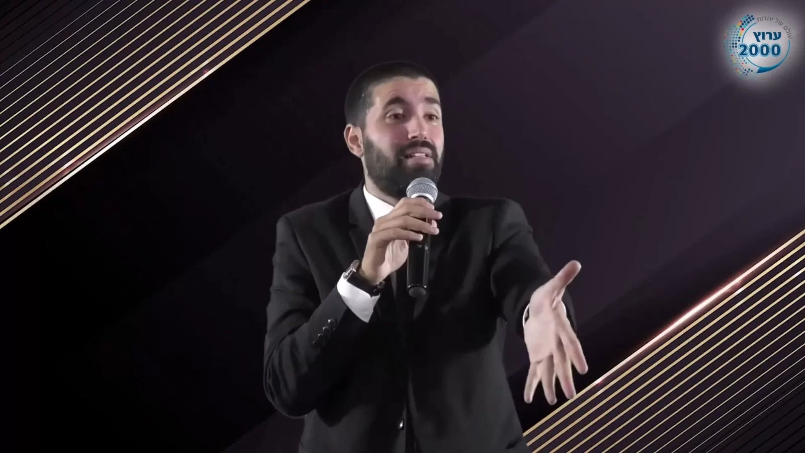 נפל בפח? הרב גואטה מספר על מישהי - והיא קופצת מהקהל
