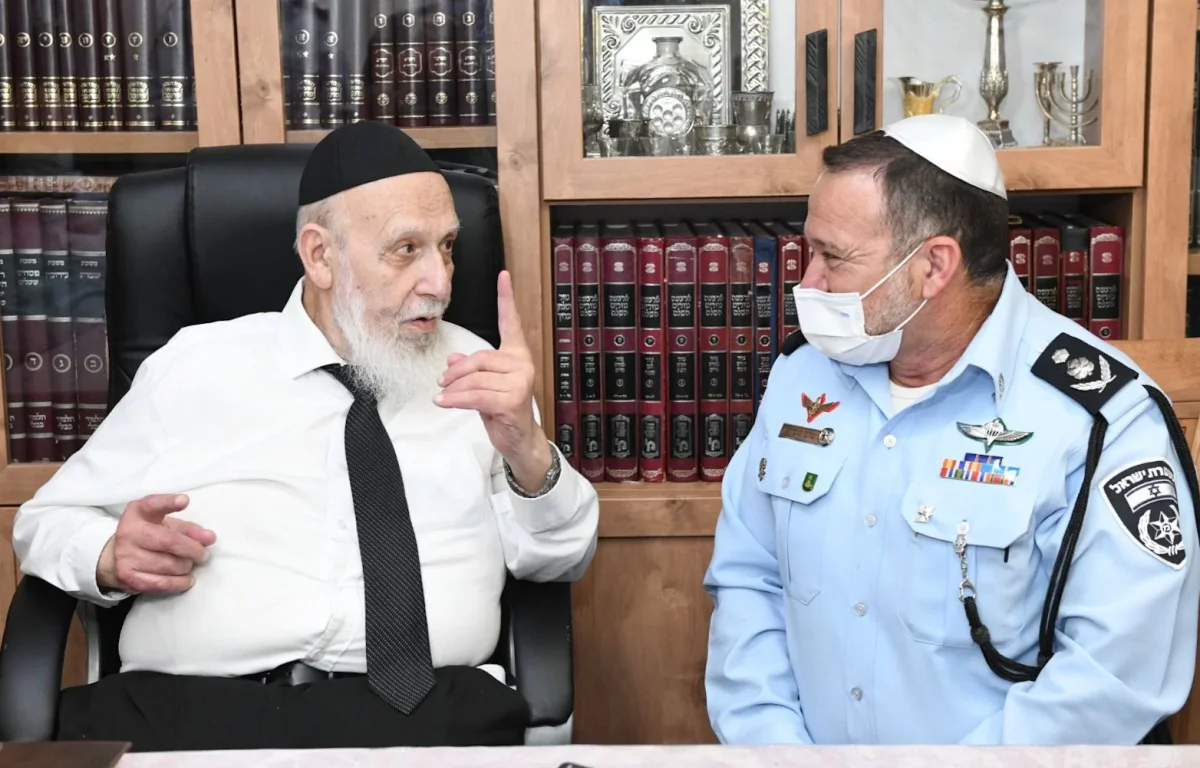 תיעוד: מפכ"ל המשטרה ביקר אצל הגר"ח קנייבסקי והגר"ש כהן