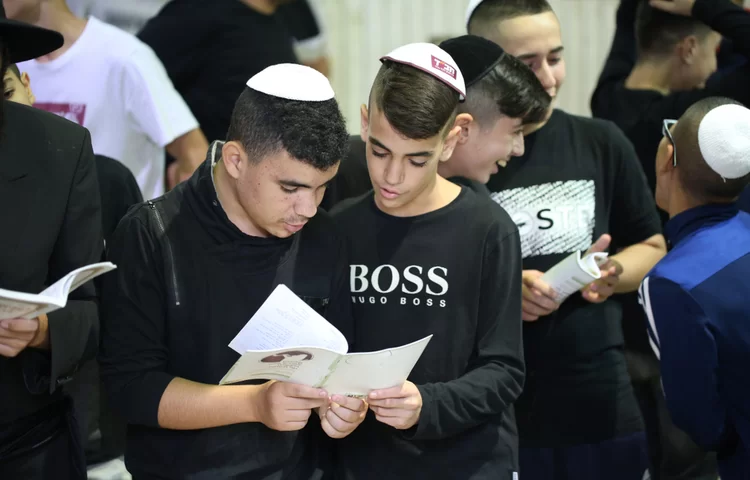 סליחות דרך הרדיו והאינטרנט? כל ההלכות בנוגע לסוגיה סליחות דרך הרדיו והאינטרנט? כל ההלכות בנוגע לסוגיה