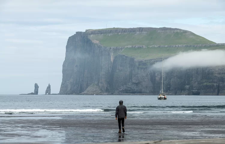מעשייה מרבי נחמן: גורלו של הפליט שנסחף לאי בודד מעשייה מרבי נחמן: גורלו של הפליט שנסחף לאי בודד