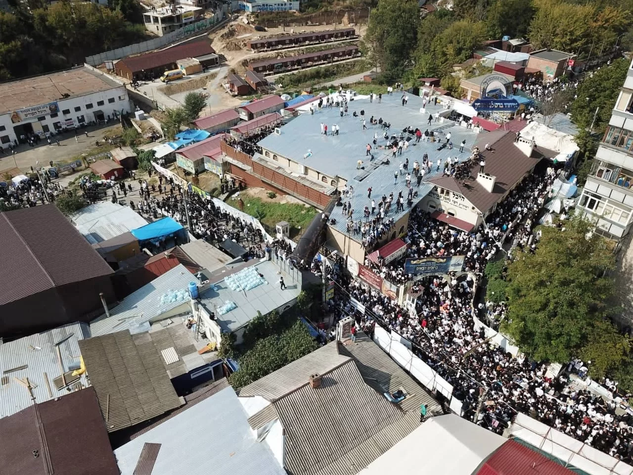 צפו בתיעוד: באומן נערכים להגעת רבבות מתפללים צפו בתיעוד: באומן נערכים להגעת רבבות מתפללים