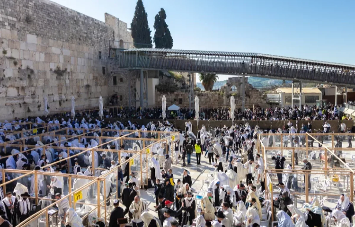 פורסמו הגבלות משרד הבריאות על התפילות וההקפות שניות