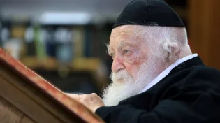 מדהים: כשמרן הגר"ח קנייבסקי פיענח את ראשי התיבות ב&rsquo;חזון איש&rsquo;