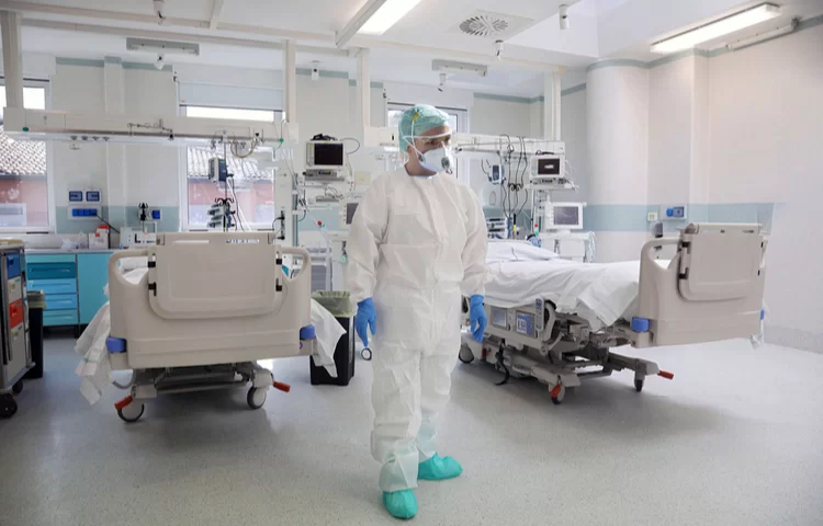 מתקפה חריפה: "במחלקות הקורונה לא יודעים לטפל במונשמים" מתקפה חריפה: "במחלקות הקורונה לא יודעים לטפל במונשמים"