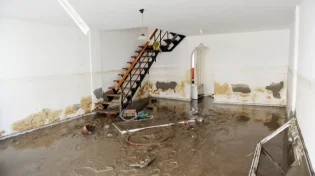 החיים הם גלגל: שיפץ לאלמנה ענייה את הבית ולא גבה תשלום