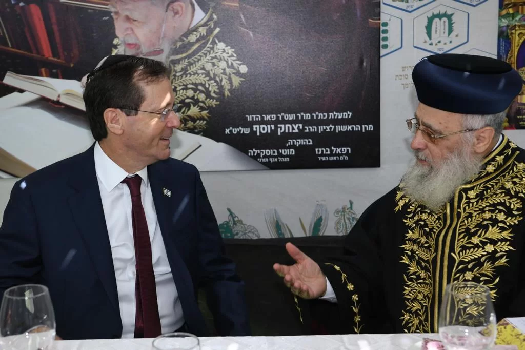 צפו: נשיא המדינה ביקר בסוכת הרב הראשי לישראל הרב יצחק יוסף