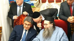 שמחת בית השואבה: אורחים חשובים ונשיא הגיעו לסוכת האדמו"ר