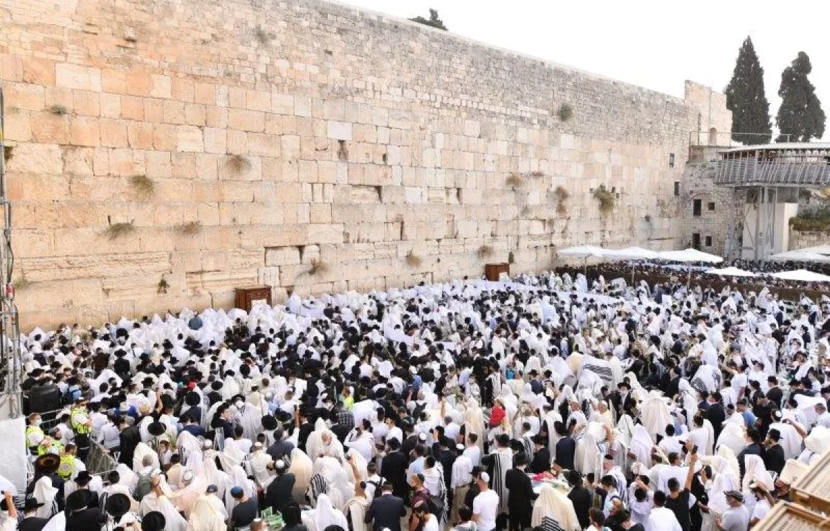 אלפים השתתפו הבוקר בברכת הכהנים השנייה ברחבת הכותל המערבי